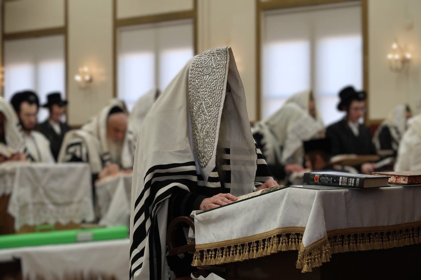 ימי החג בחצר הקודש צאנז זוועהיל