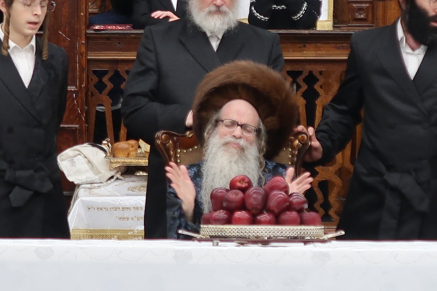 ימי החג בחצר הקודש צאנז זוועהיל