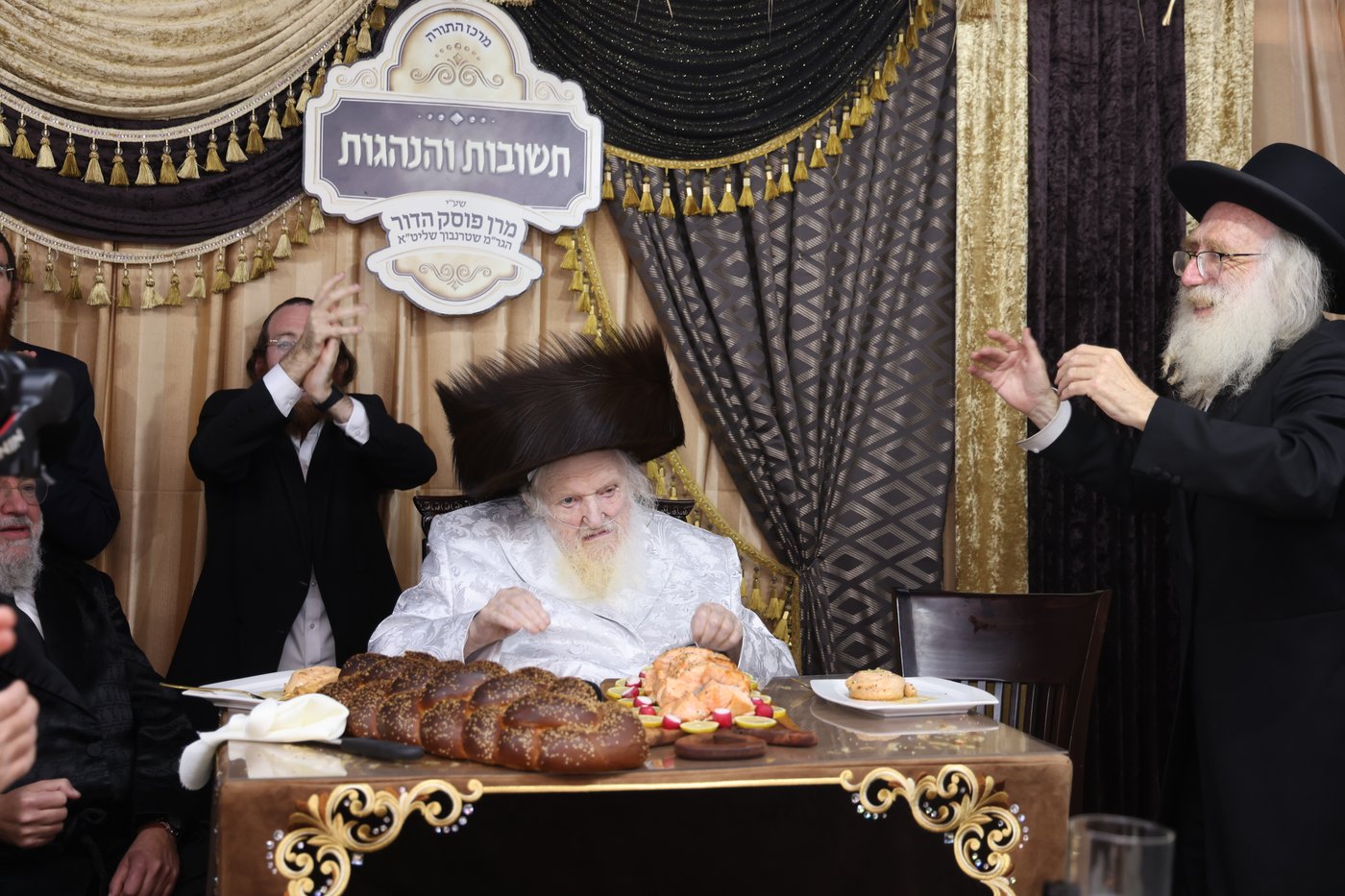 סעודת הנגידים אצל הגאון רבי משה שטרנבוך שליט"א | צילום: שמואל דריי