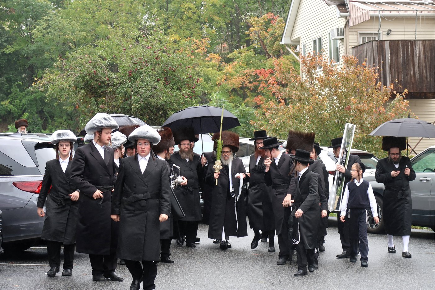 האדמו"ר מסאטמר שליט"א בימי חול המועד סוכות | צילום: בחצרות סאטמאר