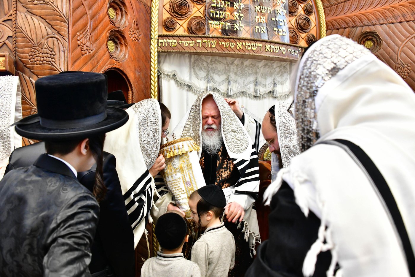 האדמו"ר מפרמישלאן שליט"א בנענועים | צילום: שוקי לרר