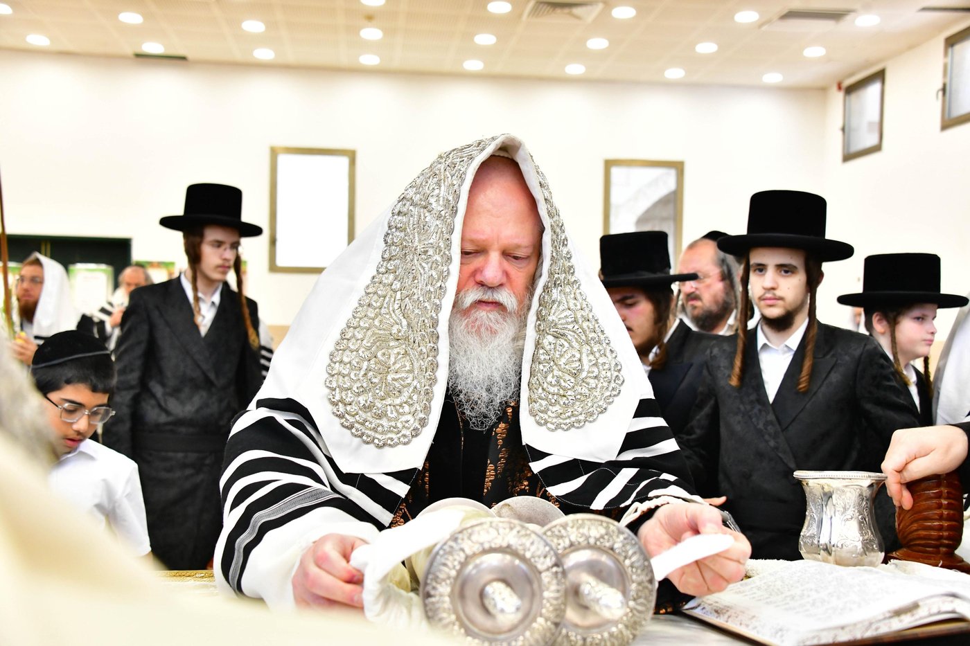 האדמו"ר מפרמישלאן שליט"א בנענועים | צילום: שוקי לרר