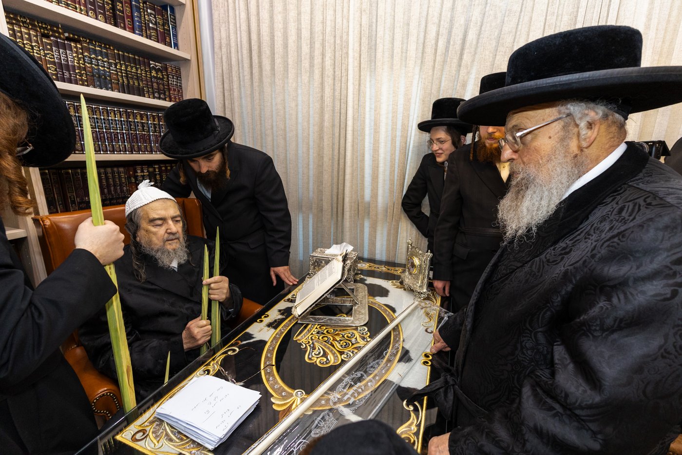 חג הסוכות בחצר הקודש פינסק קרלין