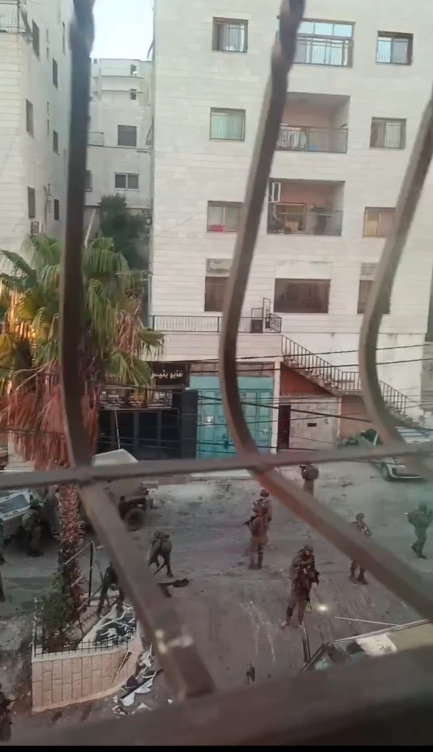 כוחות צה"ל במבצע להריסת עשרות אנדרטאות הטרור