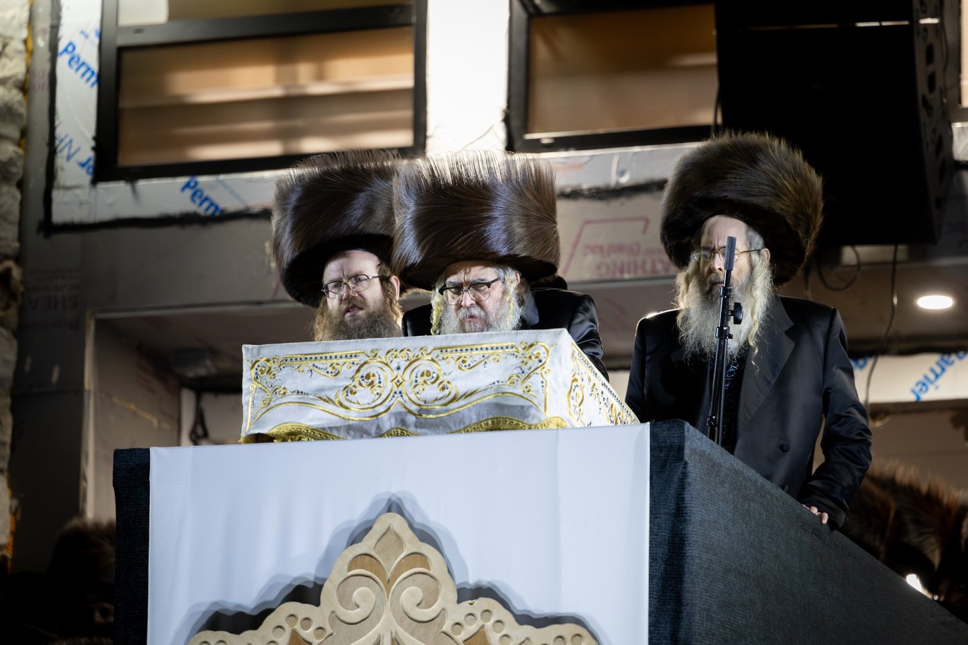 מוצאי שמחת תורה בחצה"ק סאטמר