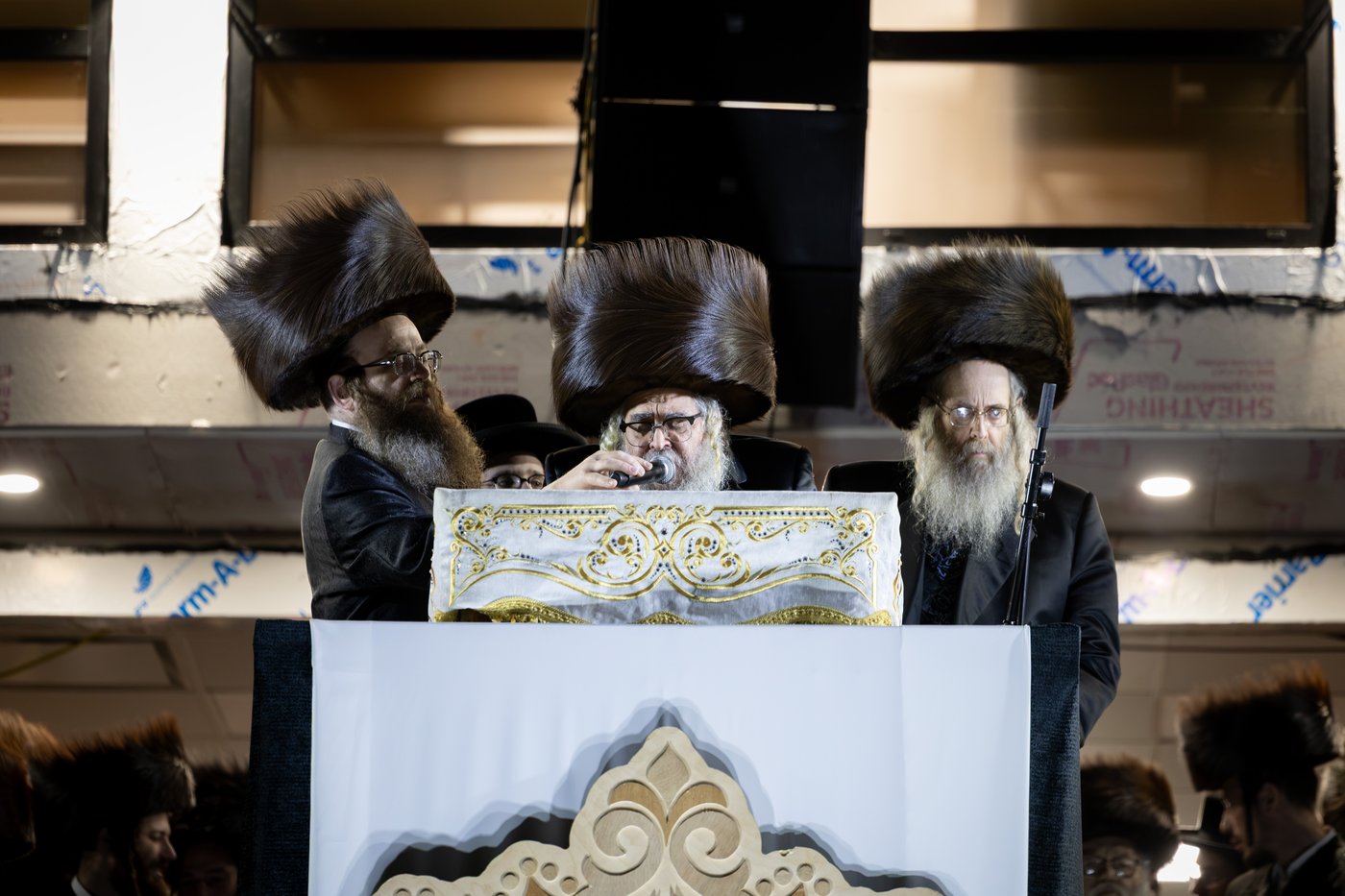 מוצאי שמחת תורה בחצה"ק סאטמר