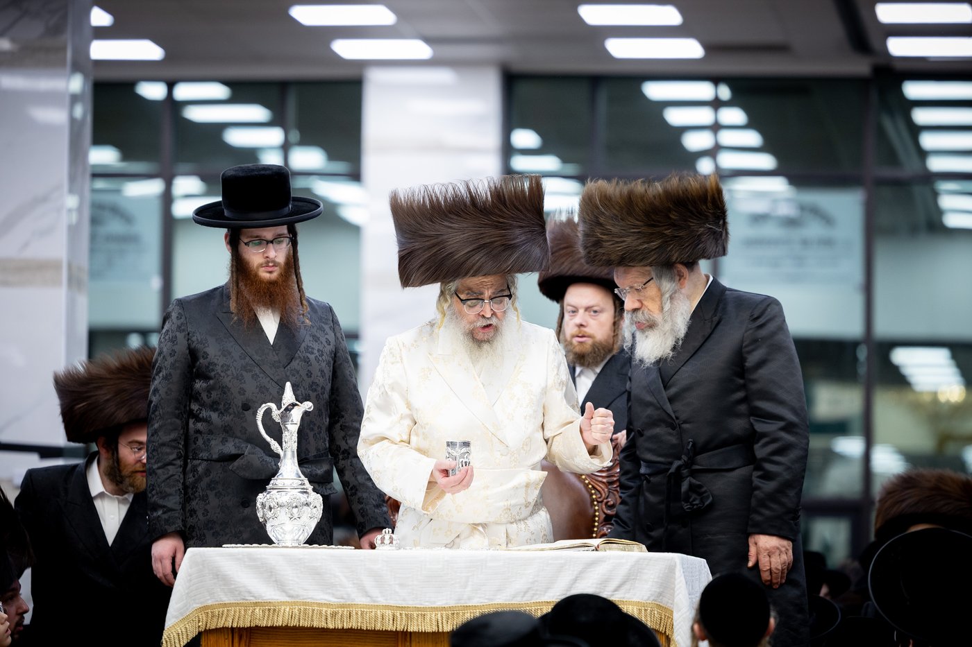 מוצאי שמחת תורה בחצה"ק סאטמר