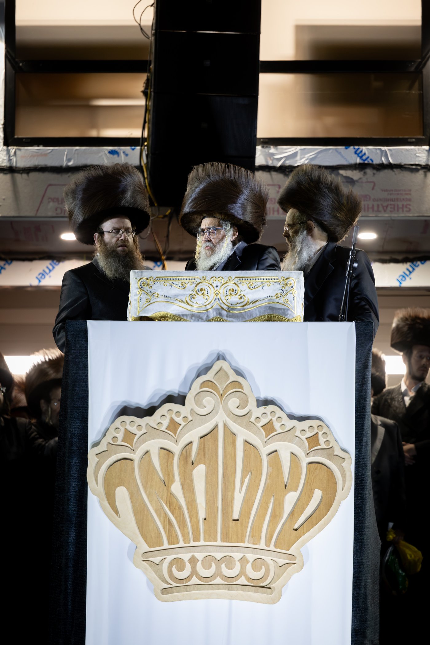 מוצאי שמחת תורה בחצה"ק סאטמר