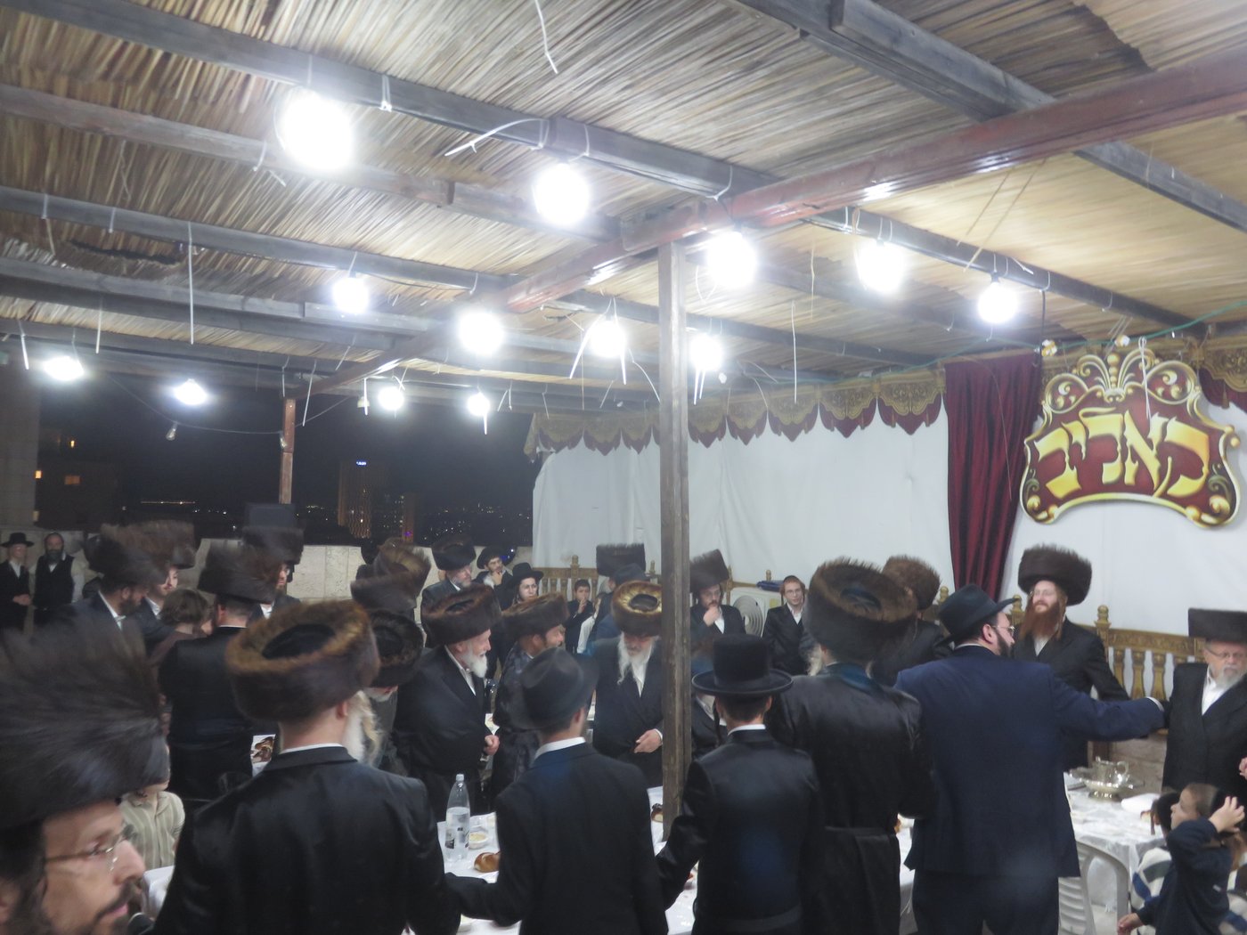 שמחת בית השואבה בחצר קאליב | צילום: א.כ.