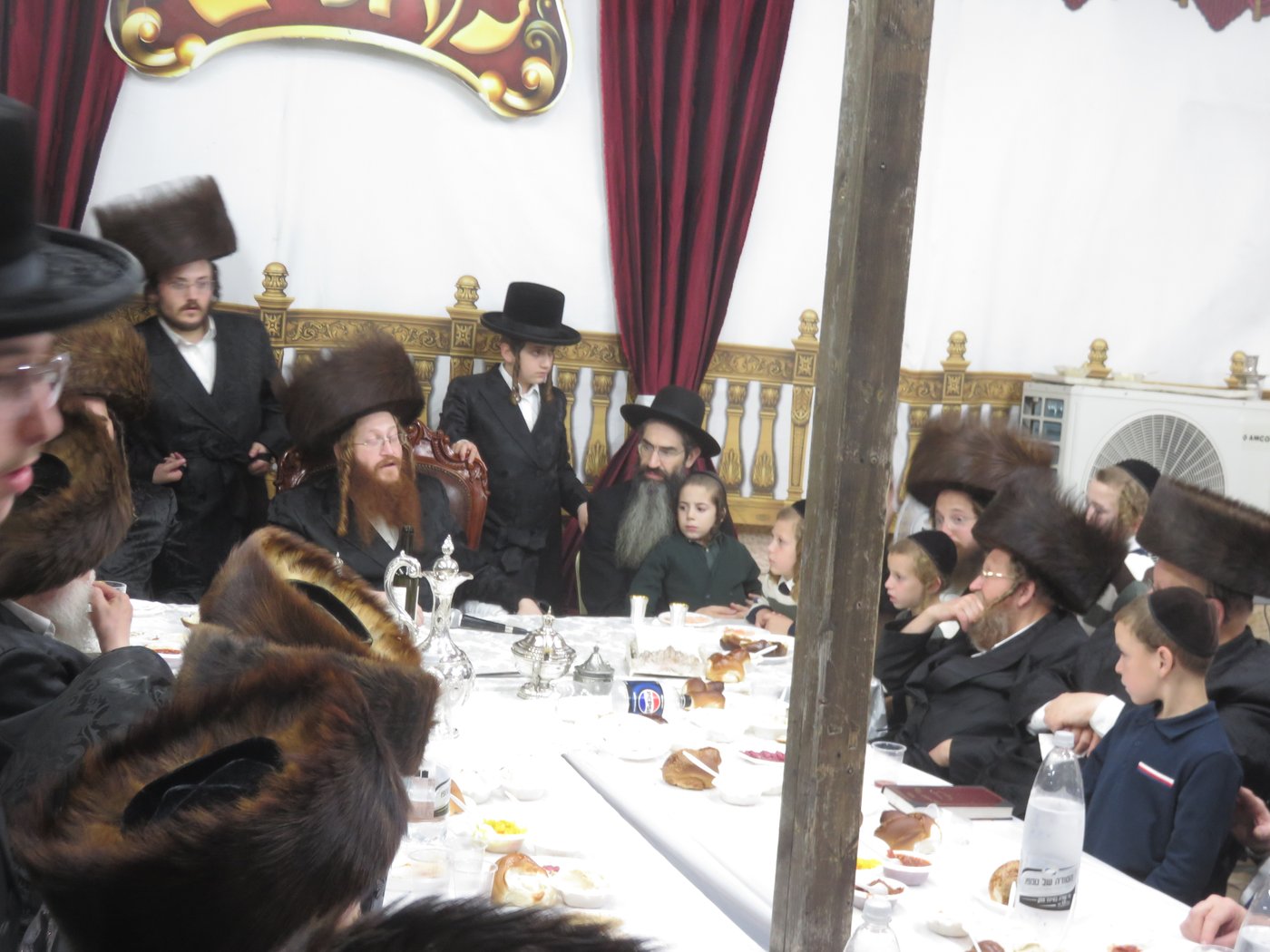 שמחת בית השואבה בחצר קאליב | צילום: א.כ.