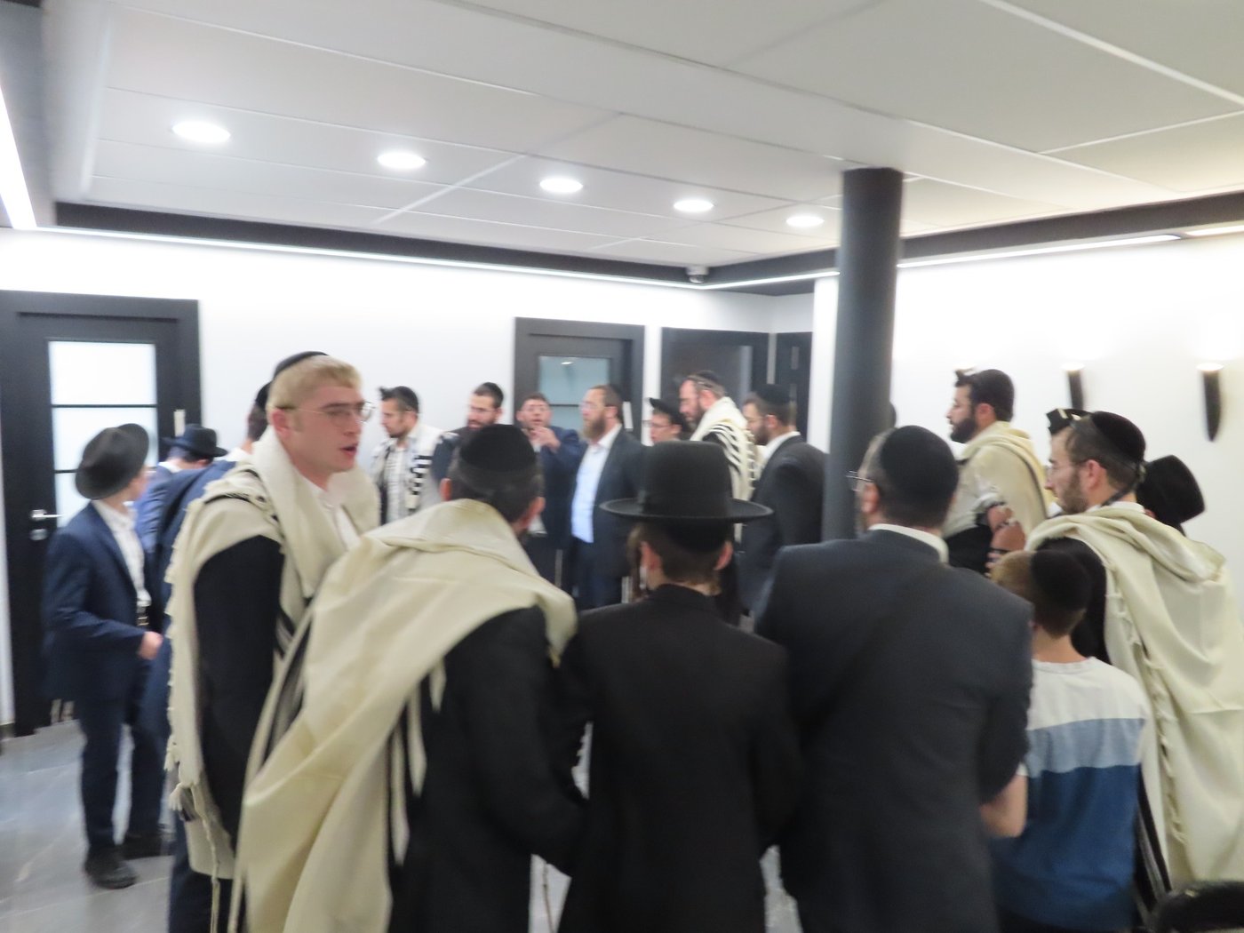 מחוץ ללשכת ראש העיר