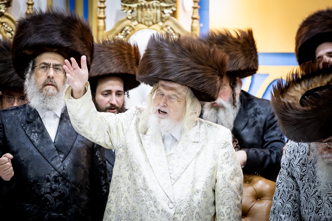 האדמו"ר ממונקאטש בטיש חול המועד סוכות | צילום: אחים לאנטשעווסקי - הלל ל"ש