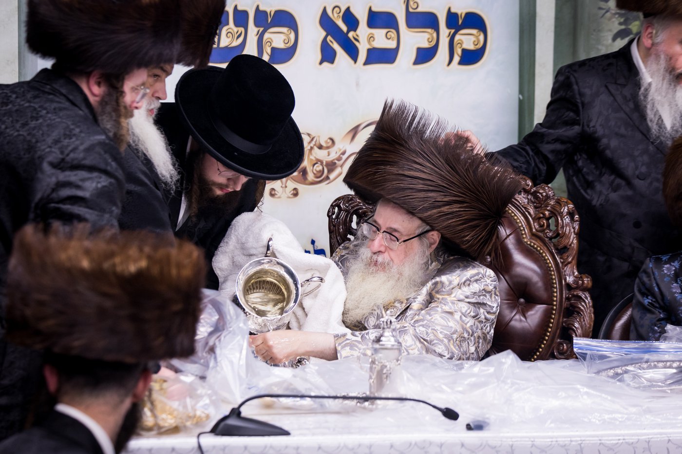 ירח האיתנים בחצר הקודש צאנז קלויזנבורג | צילום: אחים לאנטשעווסקי
