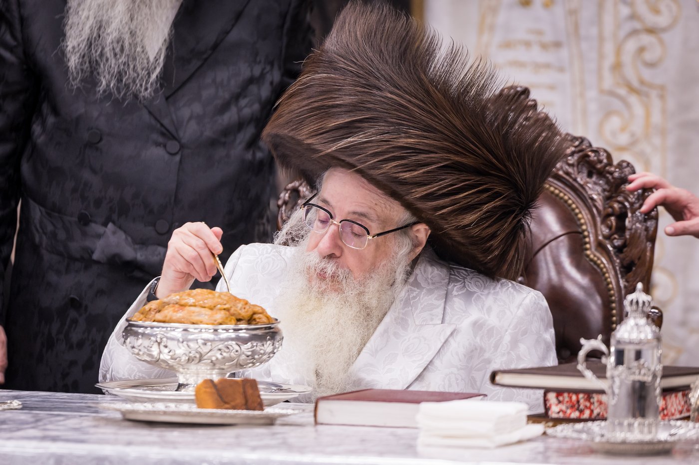 ירח האיתנים בחצר הקודש צאנז קלויזנבורג | צילום: אחים לאנטשעווסקי