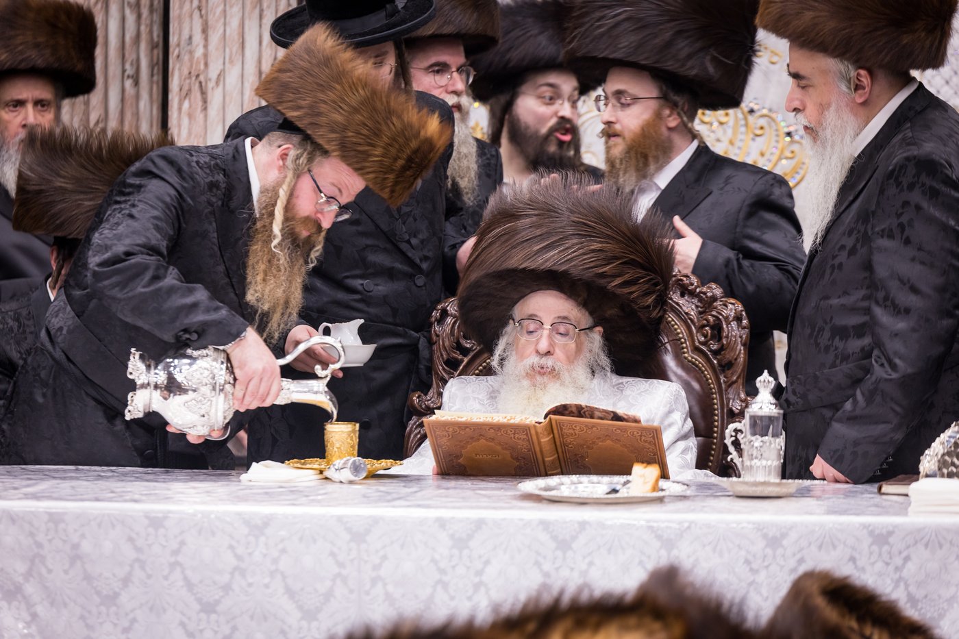 ירח האיתנים בחצר הקודש צאנז קלויזנבורג | צילום: אחים לאנטשעווסקי