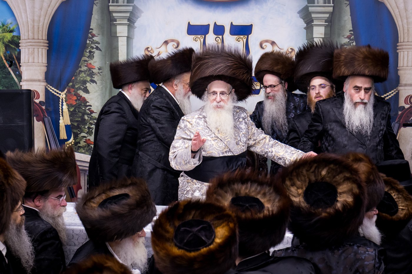 ירח האיתנים בחצר הקודש צאנז קלויזנבורג | צילום: אחים לאנטשעווסקי