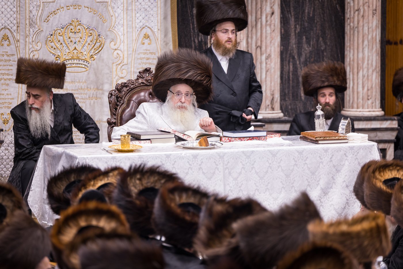 ירח האיתנים בחצר הקודש צאנז קלויזנבורג | צילום: אחים לאנטשעווסקי