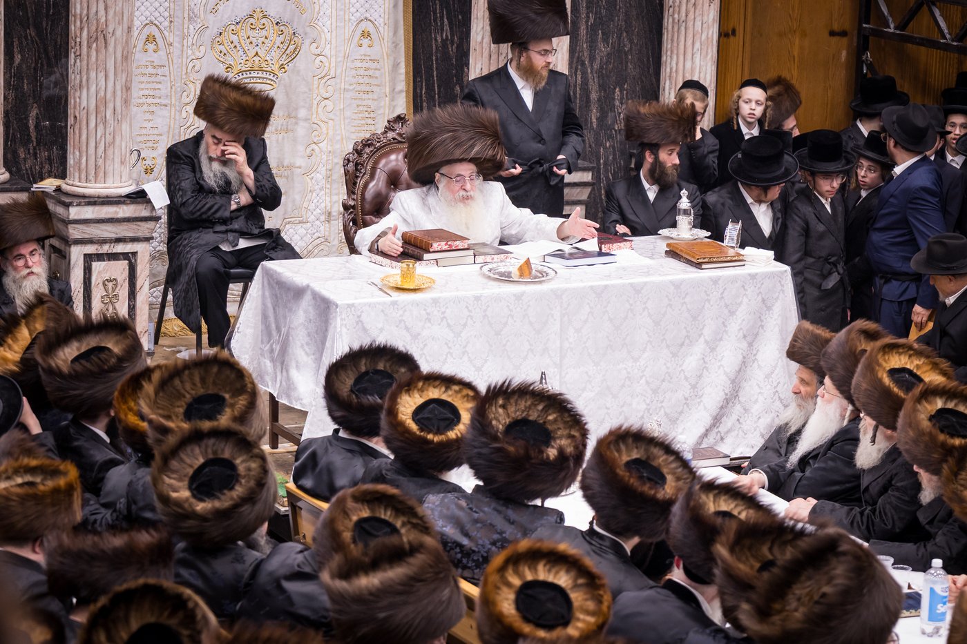 ירח האיתנים בחצר הקודש צאנז קלויזנבורג | צילום: אחים לאנטשעווסקי