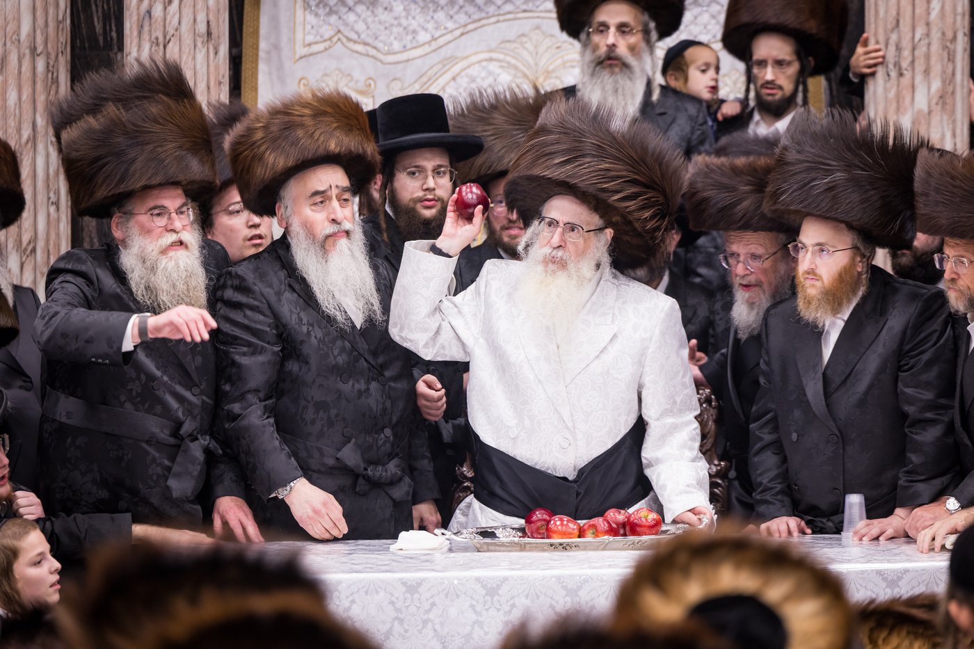 ירח האיתנים בחצר הקודש צאנז קלויזנבורג | צילום: אחים לאנטשעווסקי