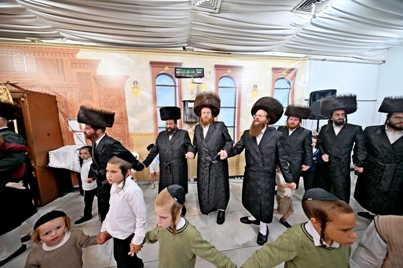 חג הסוכות בחצר הקודש ספינקא בית שמש