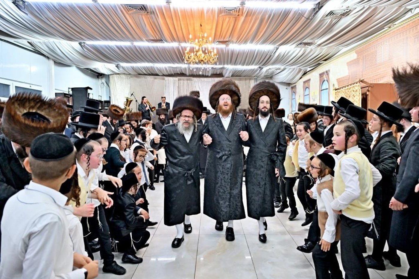 חג הסוכות בחצר הקודש ספינקא בית שמש