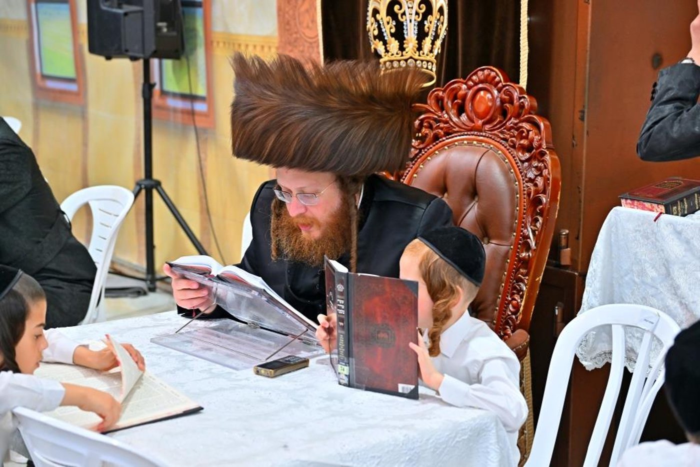 חג הסוכות בחצר הקודש ספינקא בית שמש
