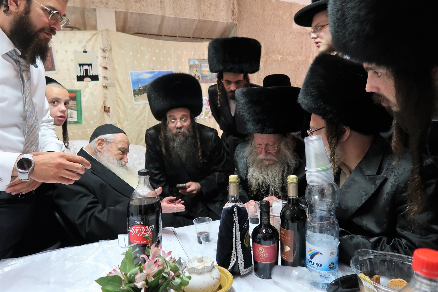 האדמו"ר מקוזמיר שליט"א בביקור אצל הגאון הרב נבנצל שליט"א | צילום: י. פריד