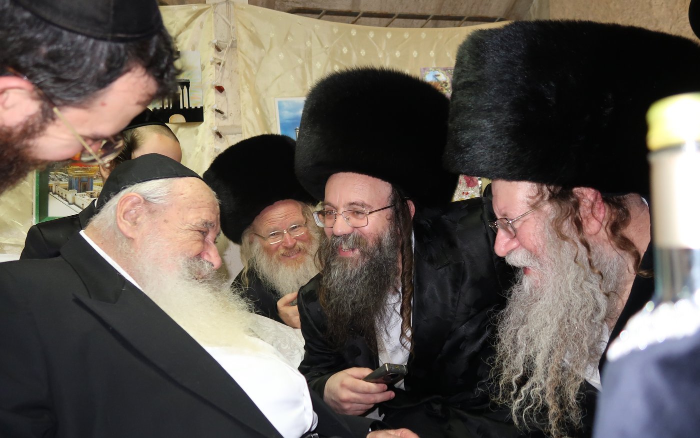 האדמו"ר מקוזמיר שליט"א בביקור אצל הגאון הרב נבנצל שליט"א | צילום: י. פריד