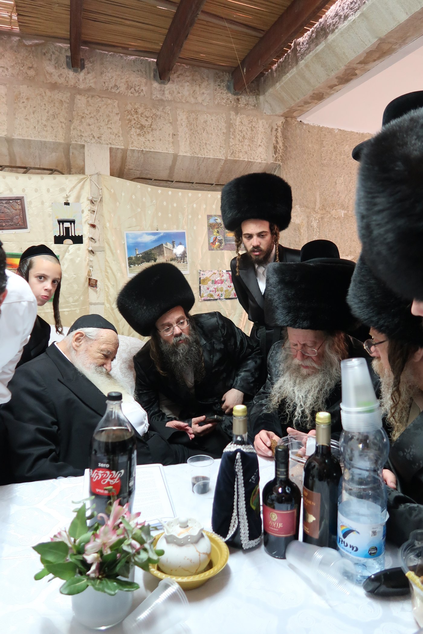 האדמו"ר מקוזמיר שליט"א בביקור אצל הגאון הרב נבנצל שליט"א | צילום: י. פריד