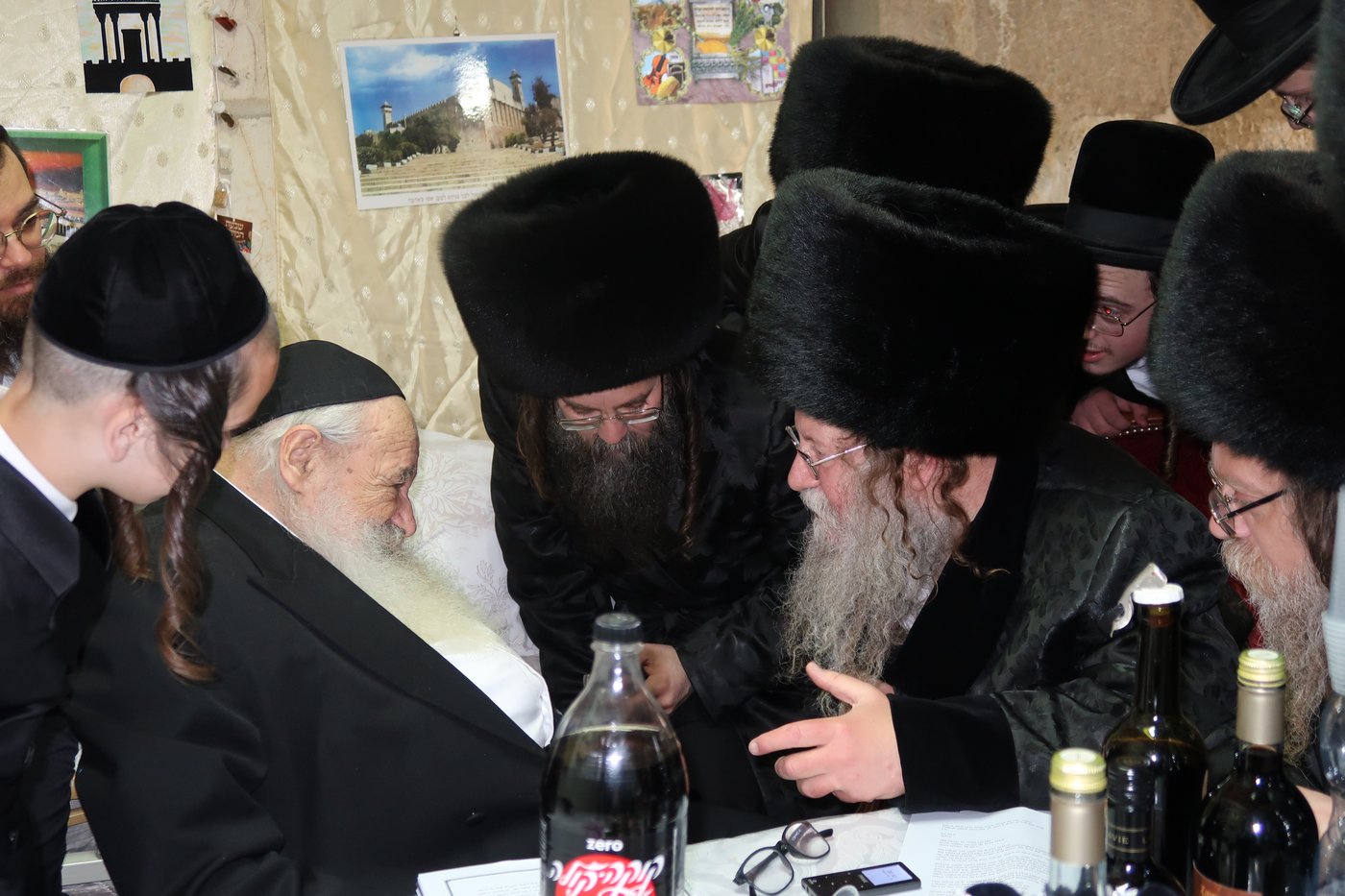 האדמו"ר מקוזמיר שליט"א בביקור אצל הגאון הרב נבנצל שליט"א | צילום: י. פריד