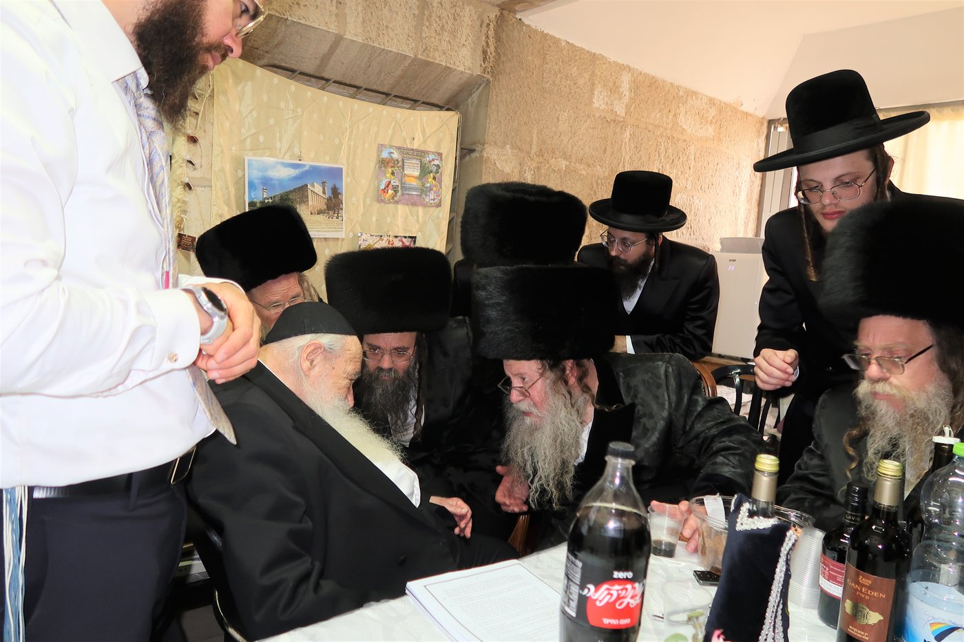 האדמו"ר מקוזמיר שליט"א בביקור אצל הגאון הרב נבנצל שליט"א | צילום: י. פריד