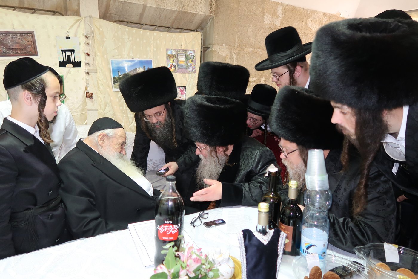 האדמו"ר מקוזמיר שליט"א בביקור אצל הגאון הרב נבנצל שליט"א | צילום: י. פריד