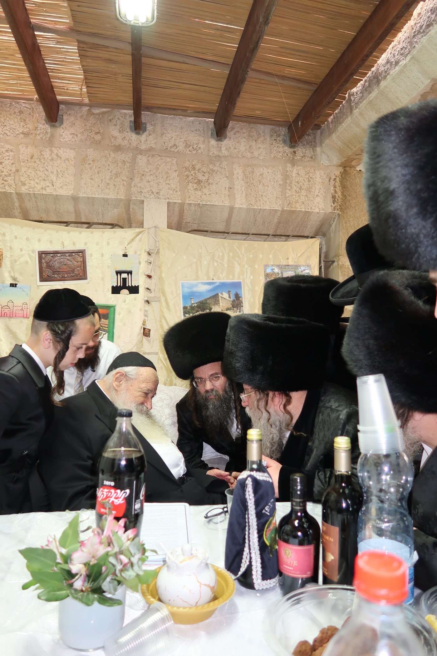 האדמו"ר מקוזמיר שליט"א בביקור אצל הגאון הרב נבנצל שליט"א | צילום: י. פריד