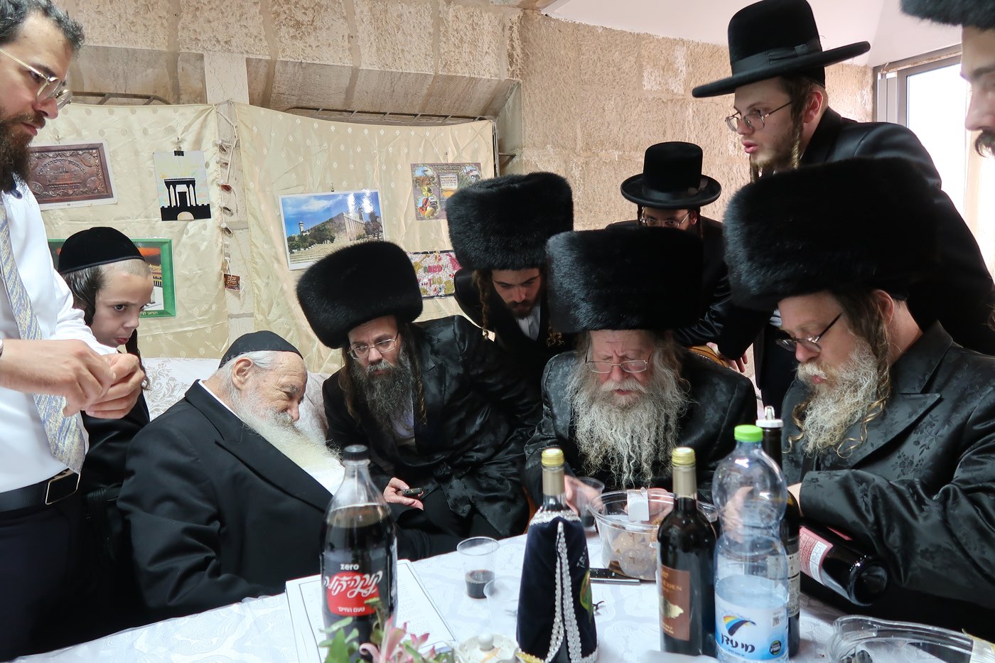 האדמו"ר מקוזמיר שליט"א בביקור אצל הגאון הרב נבנצל שליט"א | צילום: י. פריד