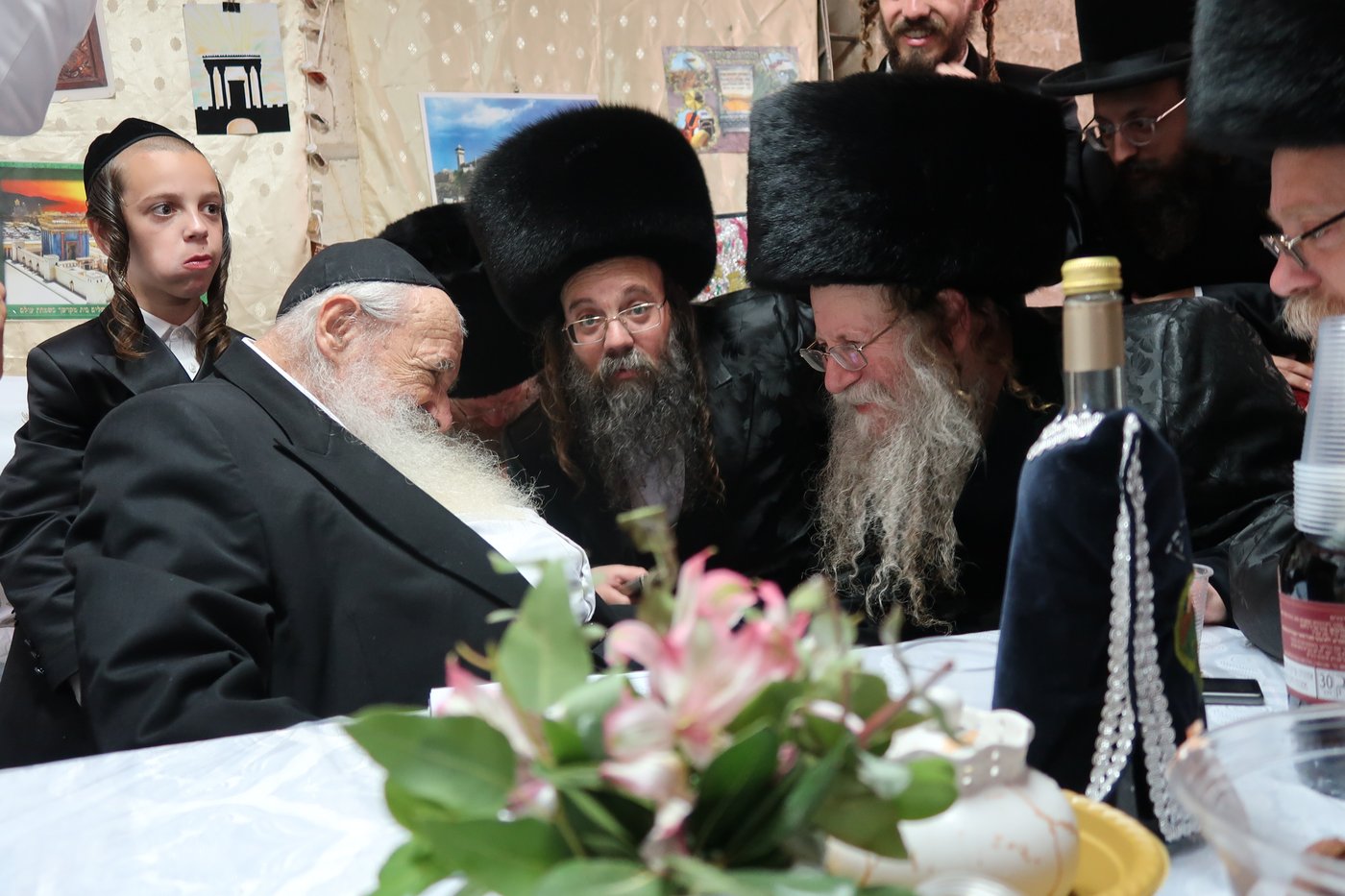 האדמו"ר מקוזמיר שליט"א בביקור אצל הגאון הרב נבנצל שליט"א | צילום: י. פריד
