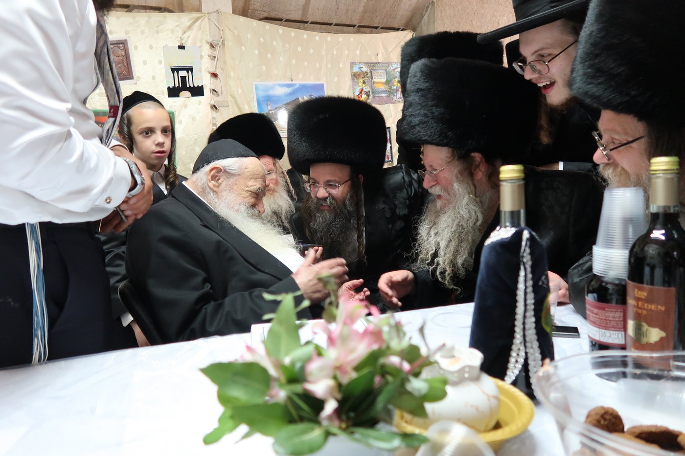 האדמו"ר מקוזמיר שליט"א בביקור אצל הגאון הרב נבנצל שליט"א | צילום: י. פריד