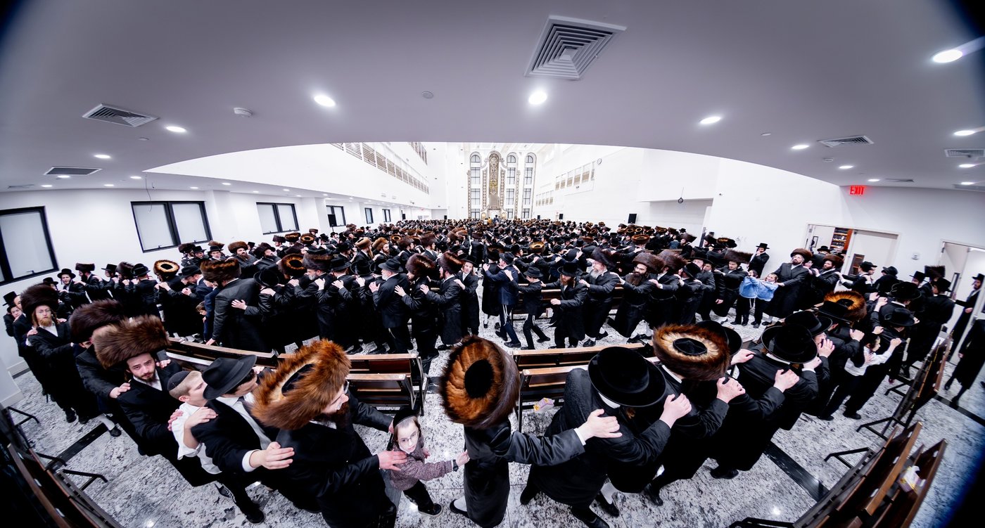 ירח האיתנים בחצר הקודש באבוב 45