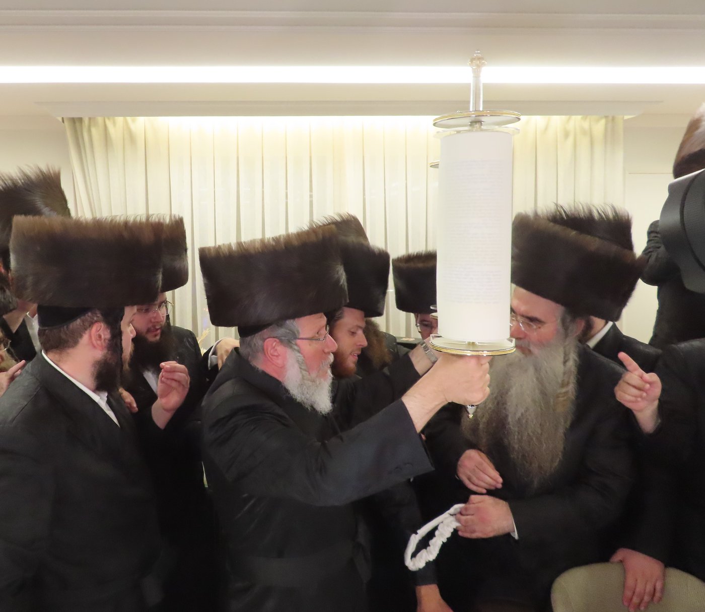 הכנסת ספר תורה בבית שמש | צילום: י. פריד