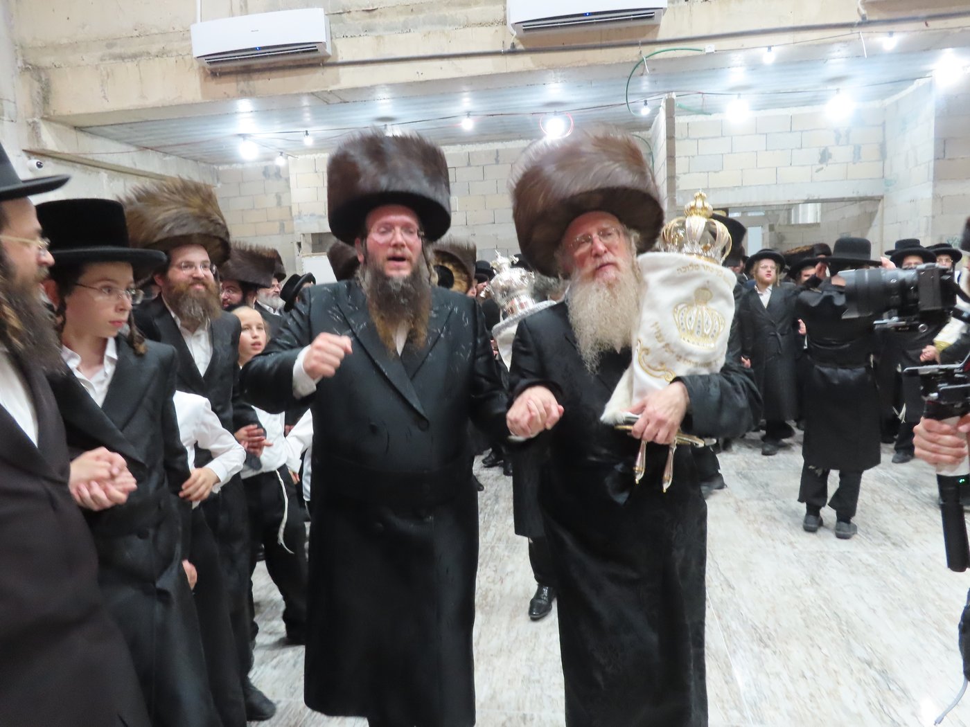 הכנסת ספר תורה בבית שמש | צילום: י. פריד