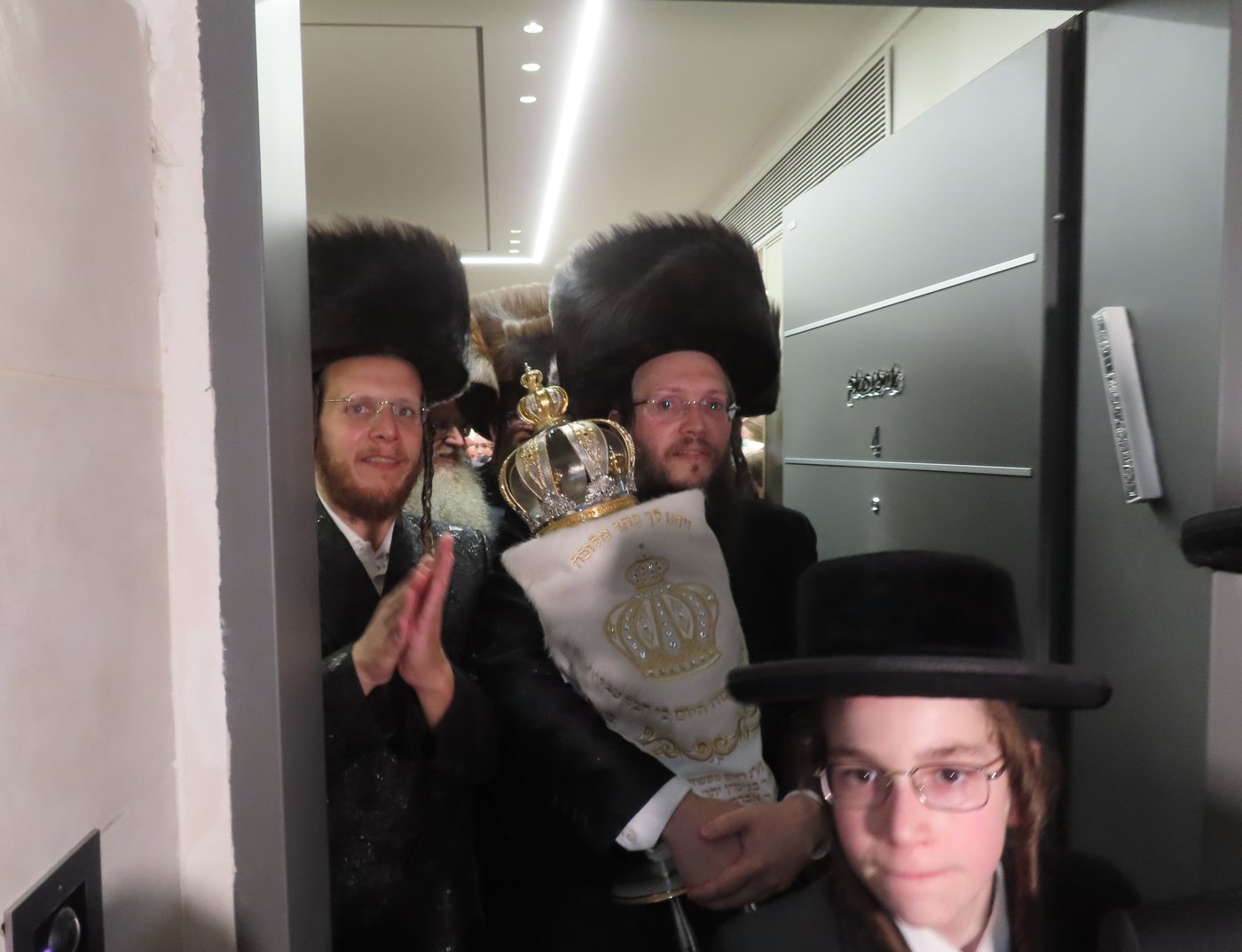 הכנסת ספר תורה בבית שמש | צילום: י. פריד