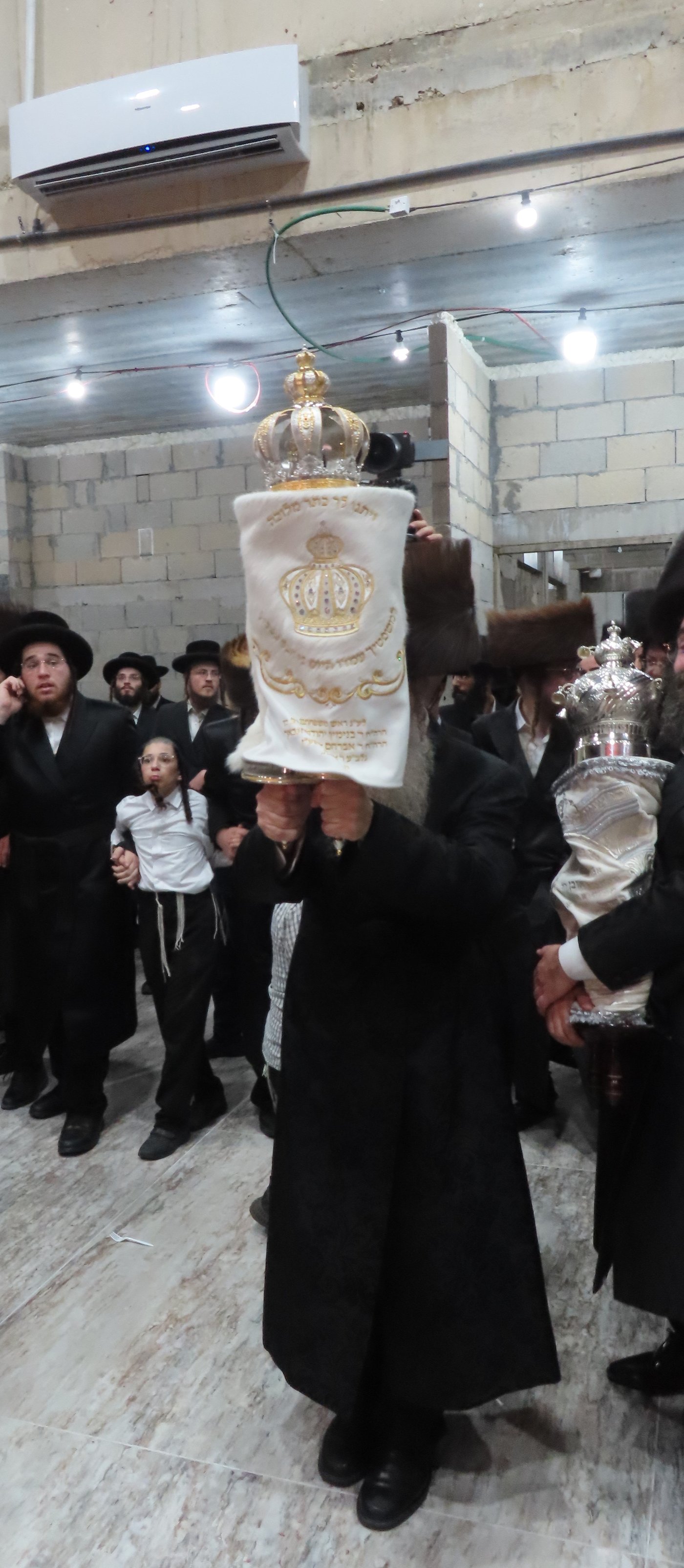 הכנסת ספר תורה בבית שמש | צילום: י. פריד