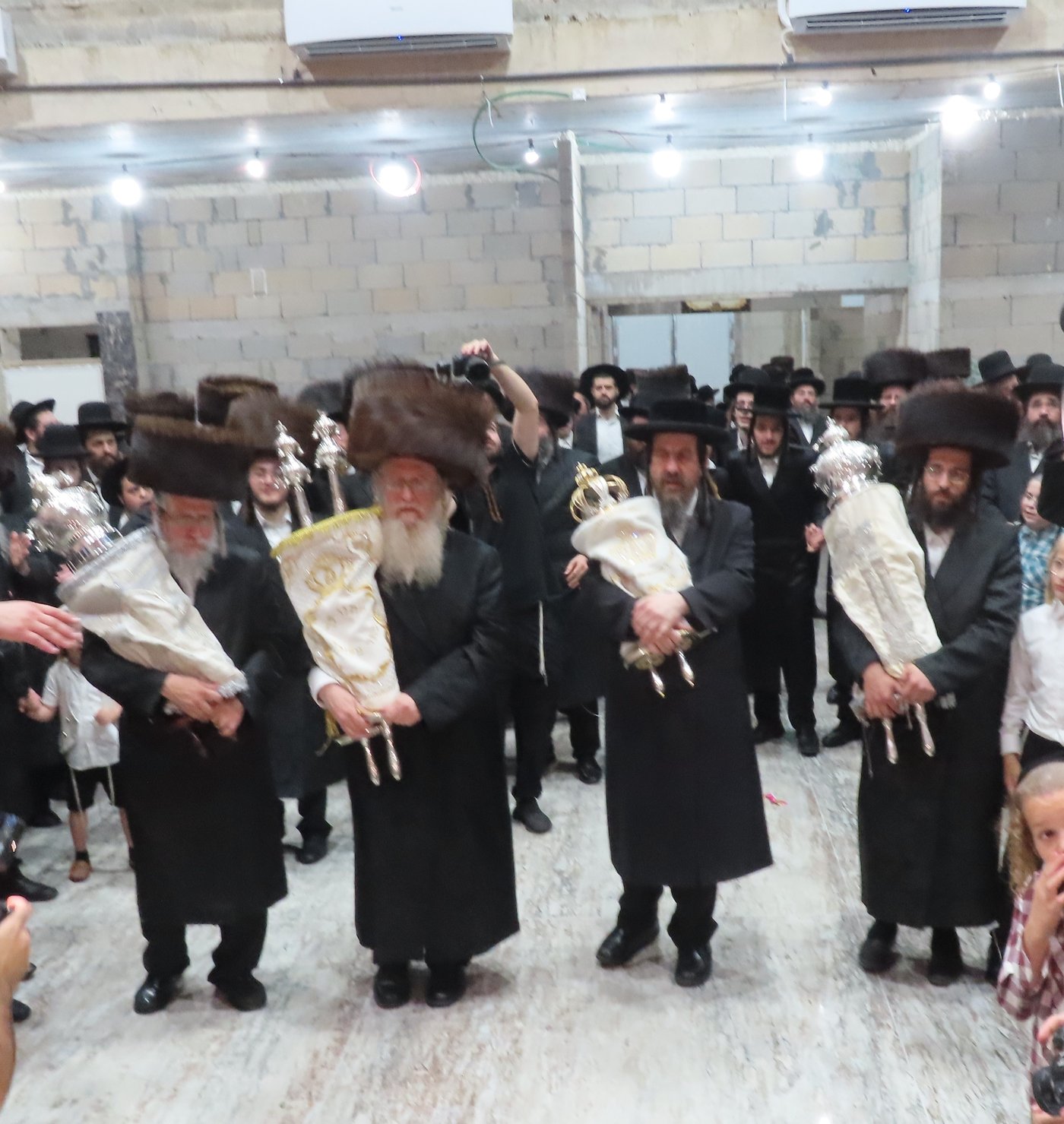 הכנסת ספר תורה בבית שמש | צילום: י. פריד