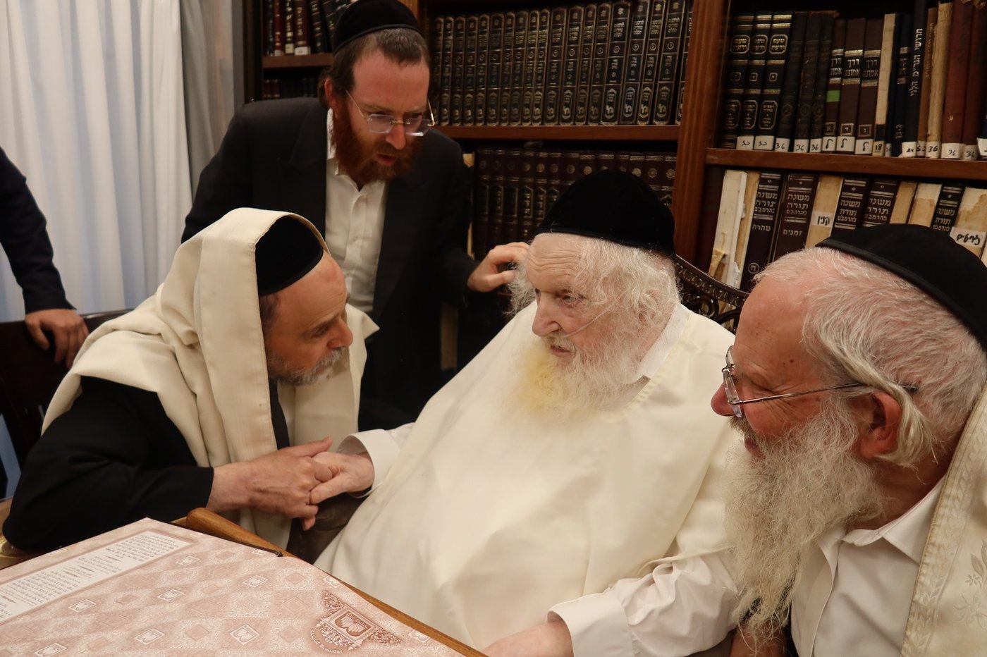 הגאון רבי יעקב דוד נאקש שליט"א בביקורו אצל מרן הגר"מ שטרנבוך שליט"א