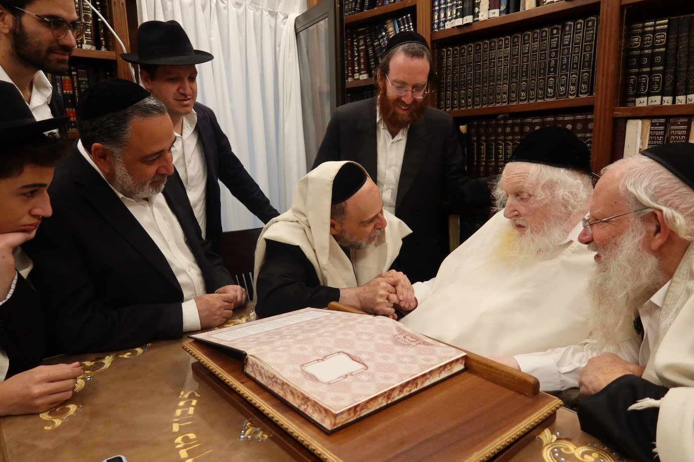הגאון רבי יעקב דוד נאקש שליט"א בביקורו אצל מרן הגר"מ שטרנבוך שליט"א