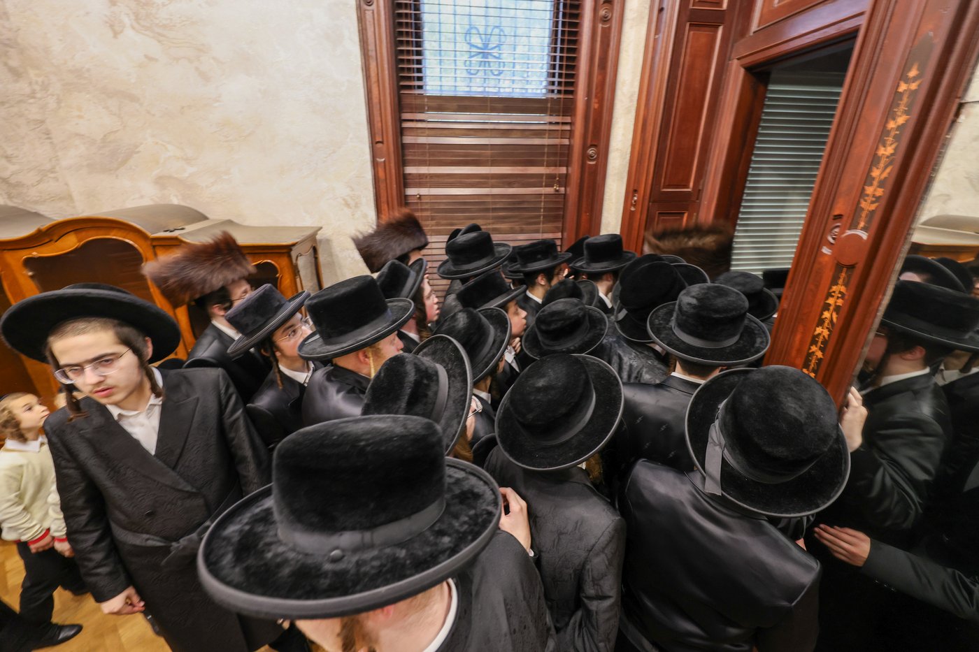 הבחורים במעון ה'ויואל משה' זי"ע ברחוב בעדפארד 500 | צילום: באדיבות המצלם
