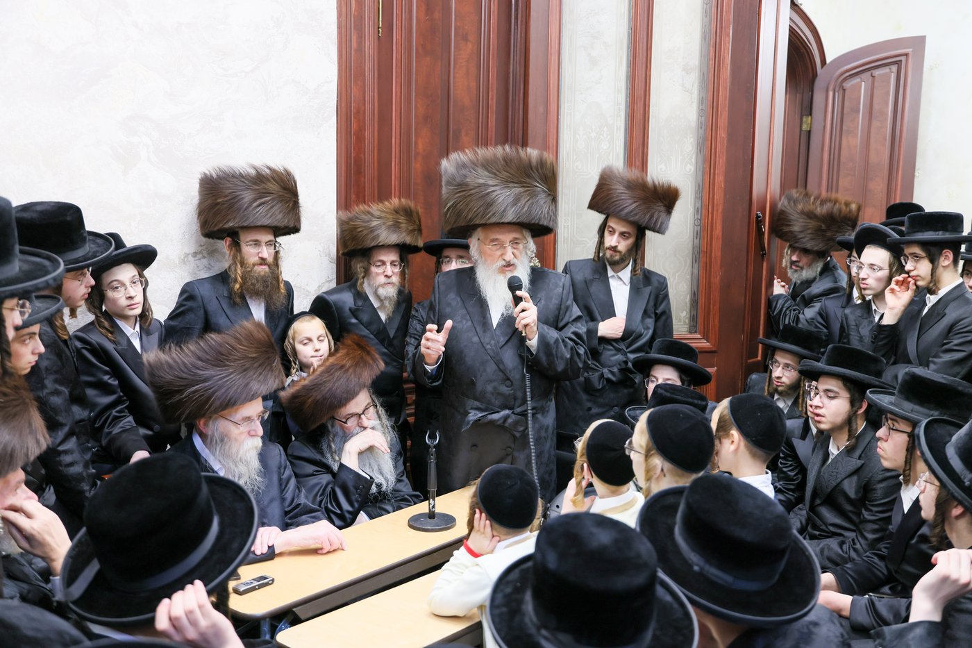 הבחורים במעון ה'ויואל משה' זי"ע ברחוב בעדפארד 500 | צילום: באדיבות המצלם