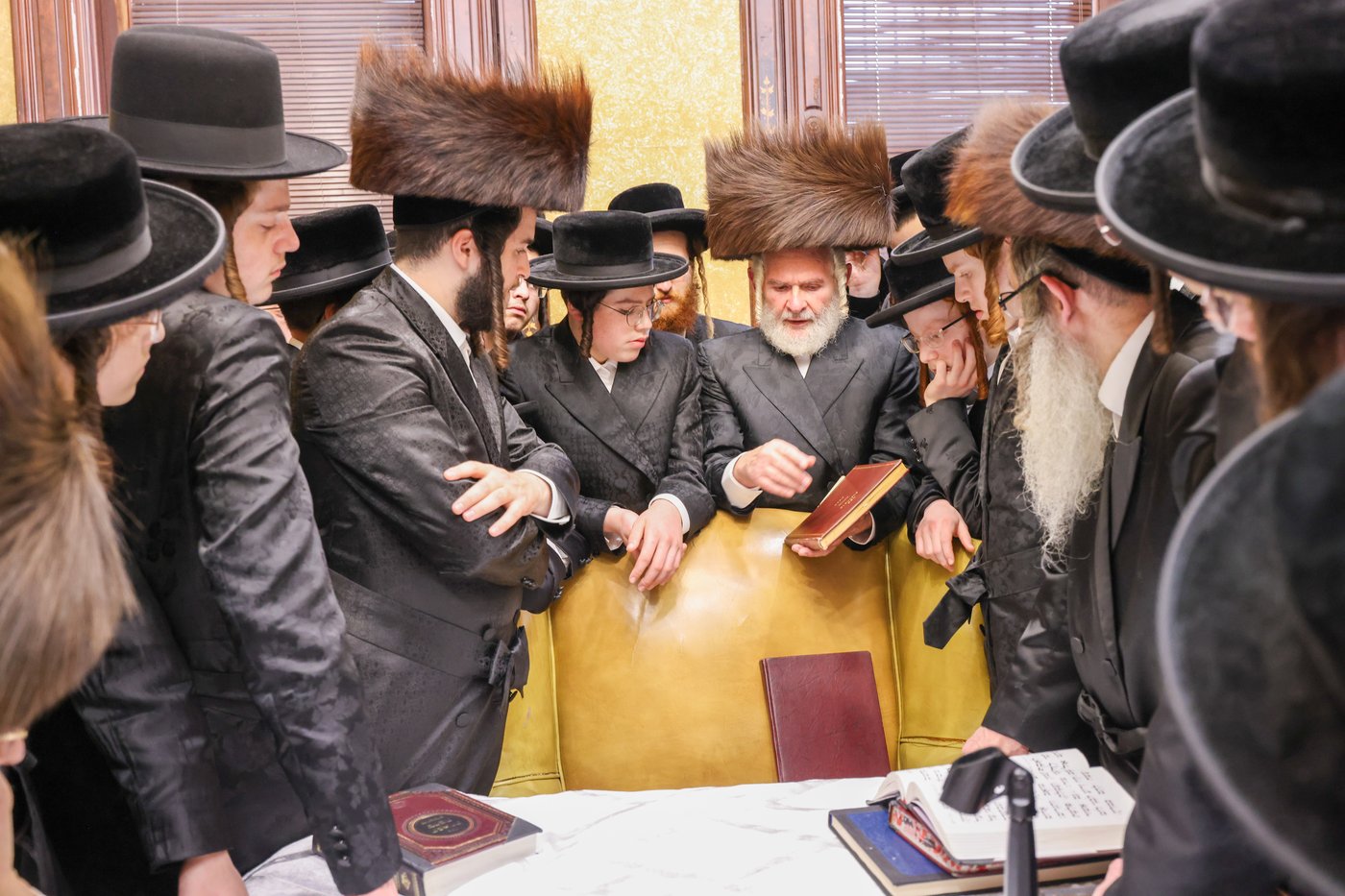 הבחורים במעון ה'ויואל משה' זי"ע ברחוב בעדפארד 500 | צילום: באדיבות המצלם