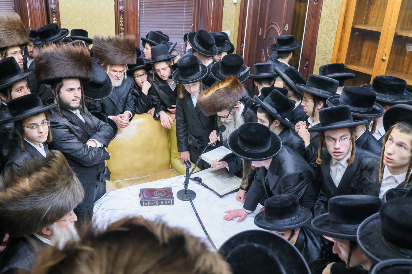 הבחורים במעון ה'ויואל משה' זי"ע ברחוב בעדפארד 500 | צילום: באדיבות המצלם