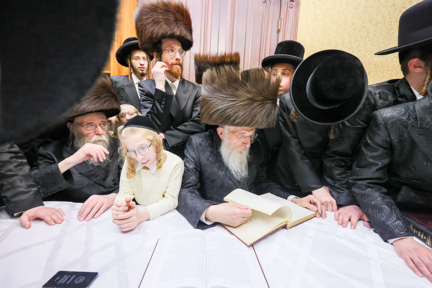 הבחורים במעון ה'ויואל משה' זי"ע ברחוב בעדפארד 500 | צילום: באדיבות המצלם