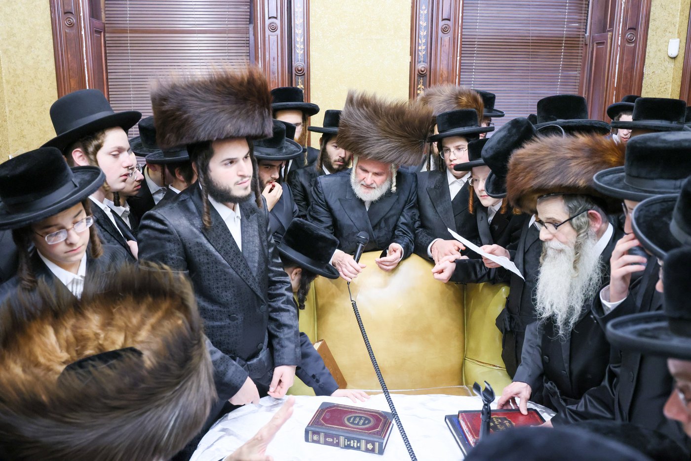 הבחורים במעון ה'ויואל משה' זי"ע ברחוב בעדפארד 500 | צילום: באדיבות המצלם